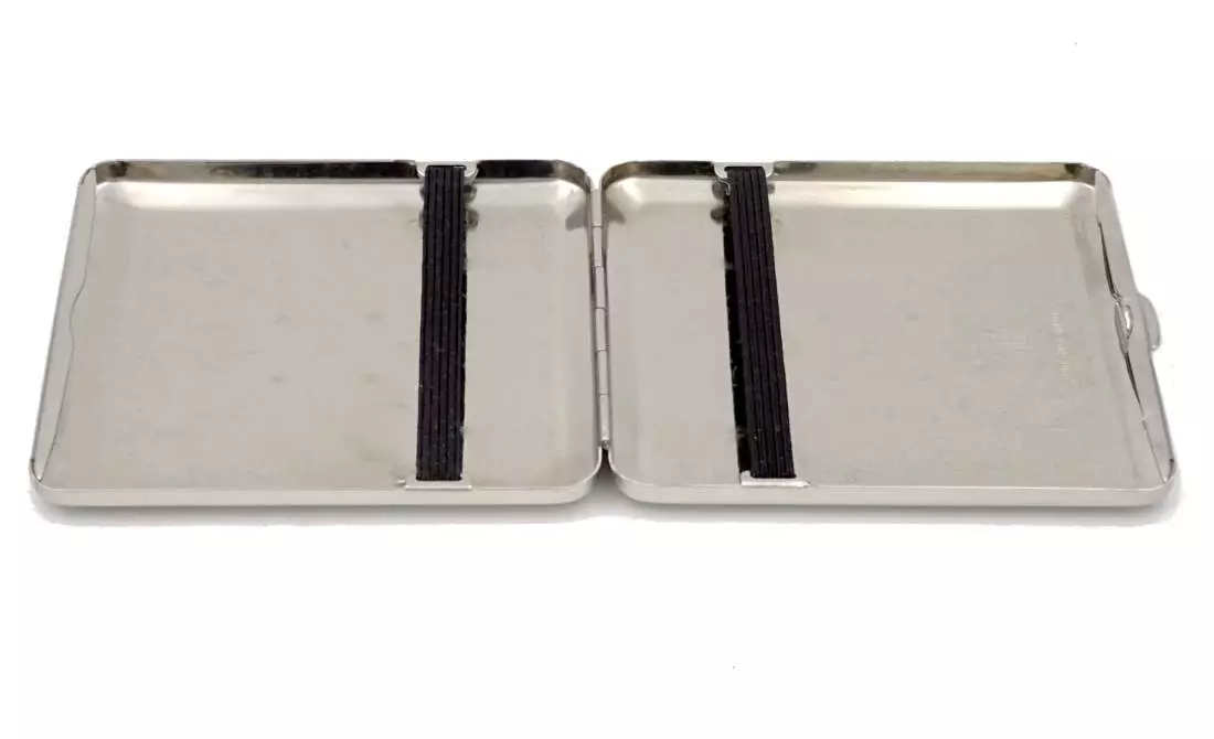 Produktbild: Zigarettenetui vom Hofe Metall Chrom gestreift Monofeld 16er offen