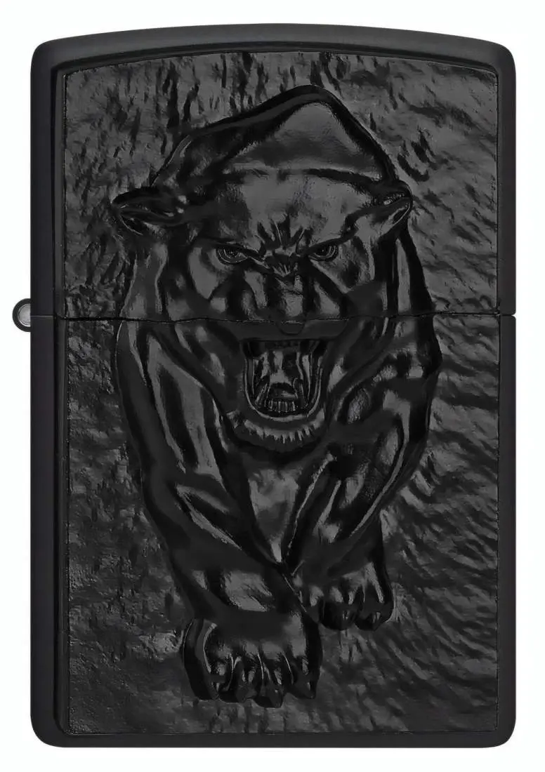 Produktbild: Zippo 2008206 Black Panther Black Matte mit schwarzem Metallemblem Frontansicht