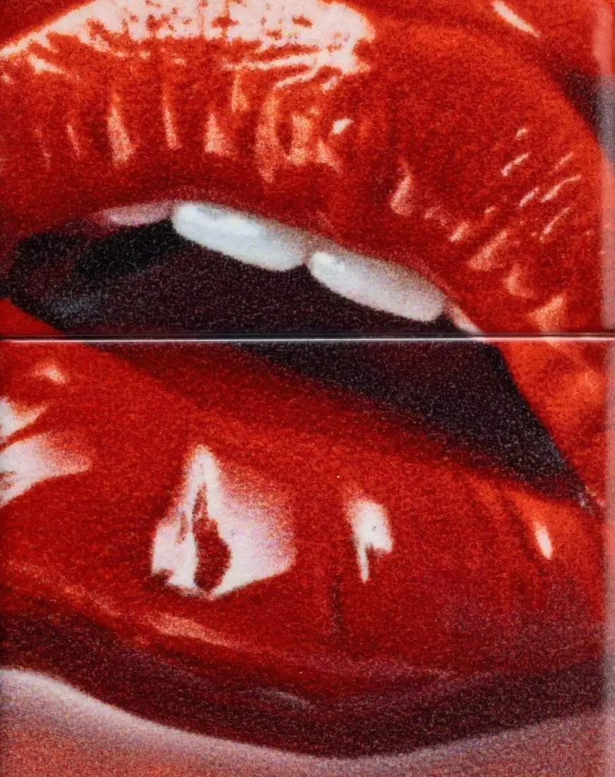 Produktbild: Zippo 60007829 Rote Lippen und Kirschen 540° Color 540° Matte Frontausschnitt