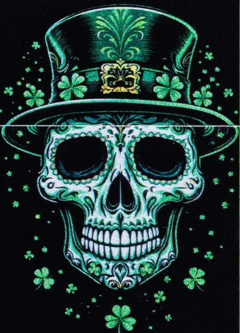 Produktbild: Zippo 60007864 Irish Skull Lurid mit grünem Totenkopf Frontausschnitt