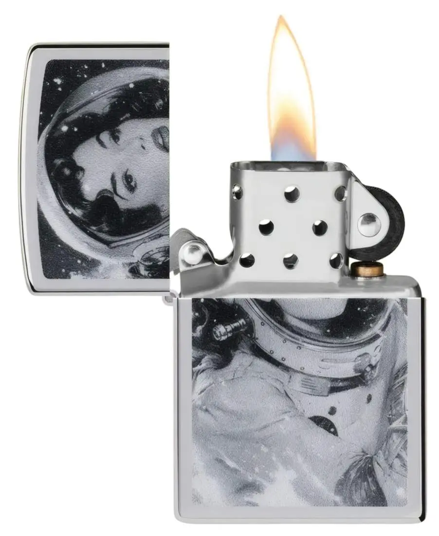 Produktbild: Zippo 60007871 Vintage Astronautin High Polish Chrome Color Image offen mit Flamme