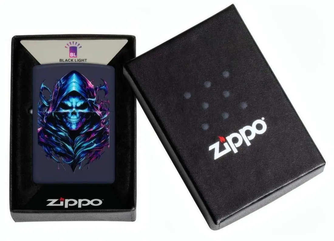 Produktbild: Zippo 60007894 Reaper Skull Navy Matte Black Light Verpackung