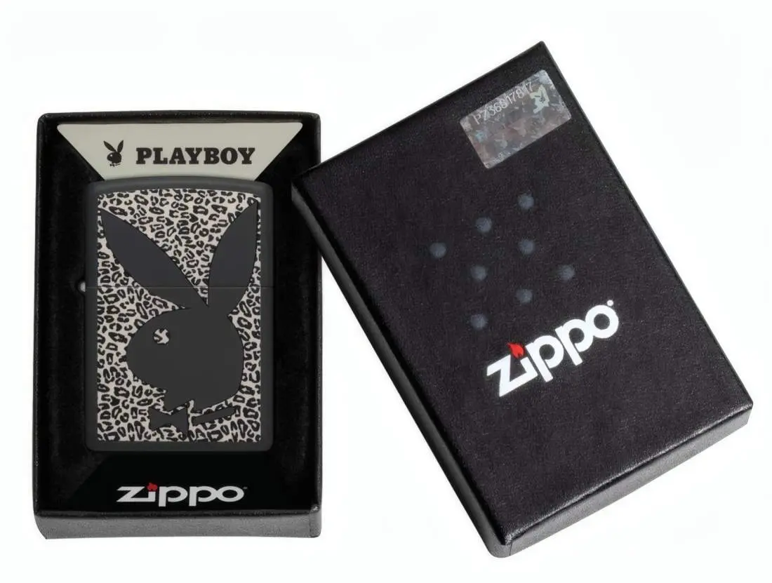 Produktbild: Zippo 60007908 Black Matte Playboy Bunny mit Leopardenmuster Verpackung