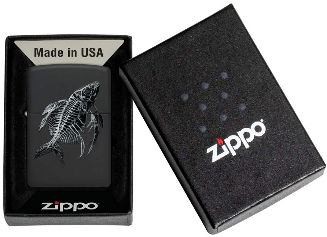 Produktbild: Zippo Fish Skeleton Fischskelett schwarz matt Feuerzeug Verpackung